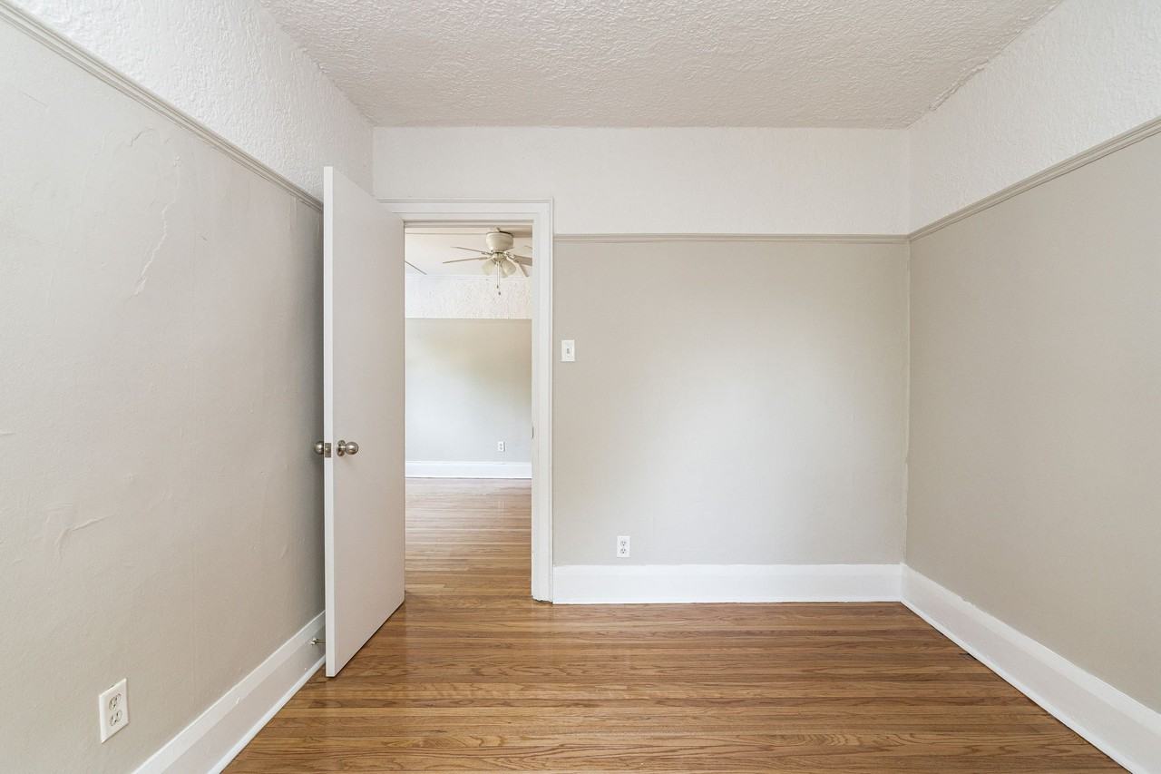 100 Vaughan Road - Photo 7 of 10