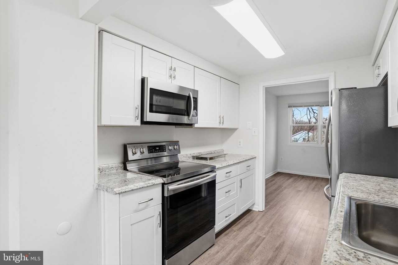 1623 New Windsor Ct - Photo 5 of 18