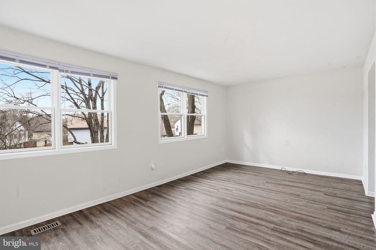 1623 New Windsor Ct - Photo 6 of 18