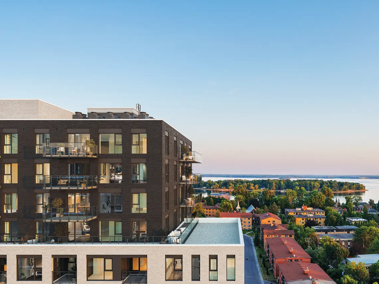 Agatha - Photo 2 of 9