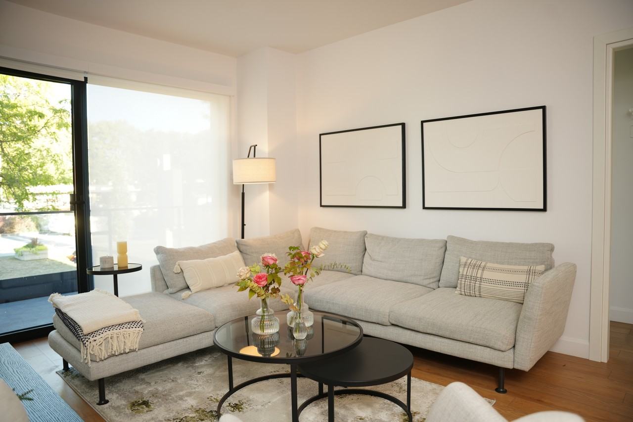 Agatha - Photo 4 of 9