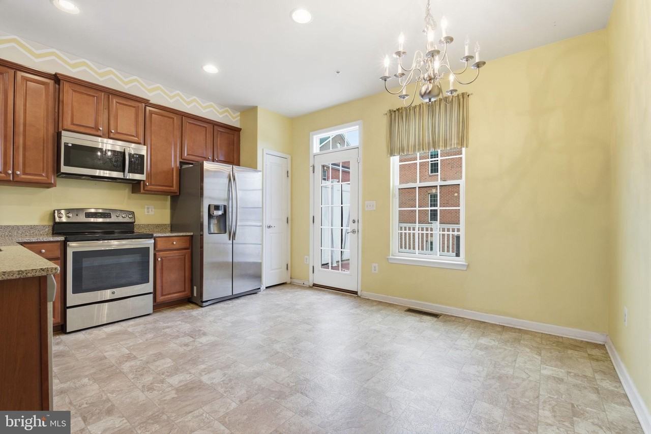 4505 Foster Ave - Photo 5 of 36