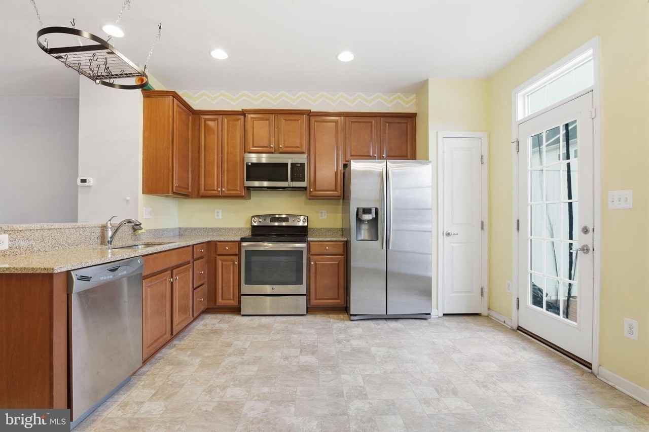 4505 Foster Ave - Photo 6 of 36