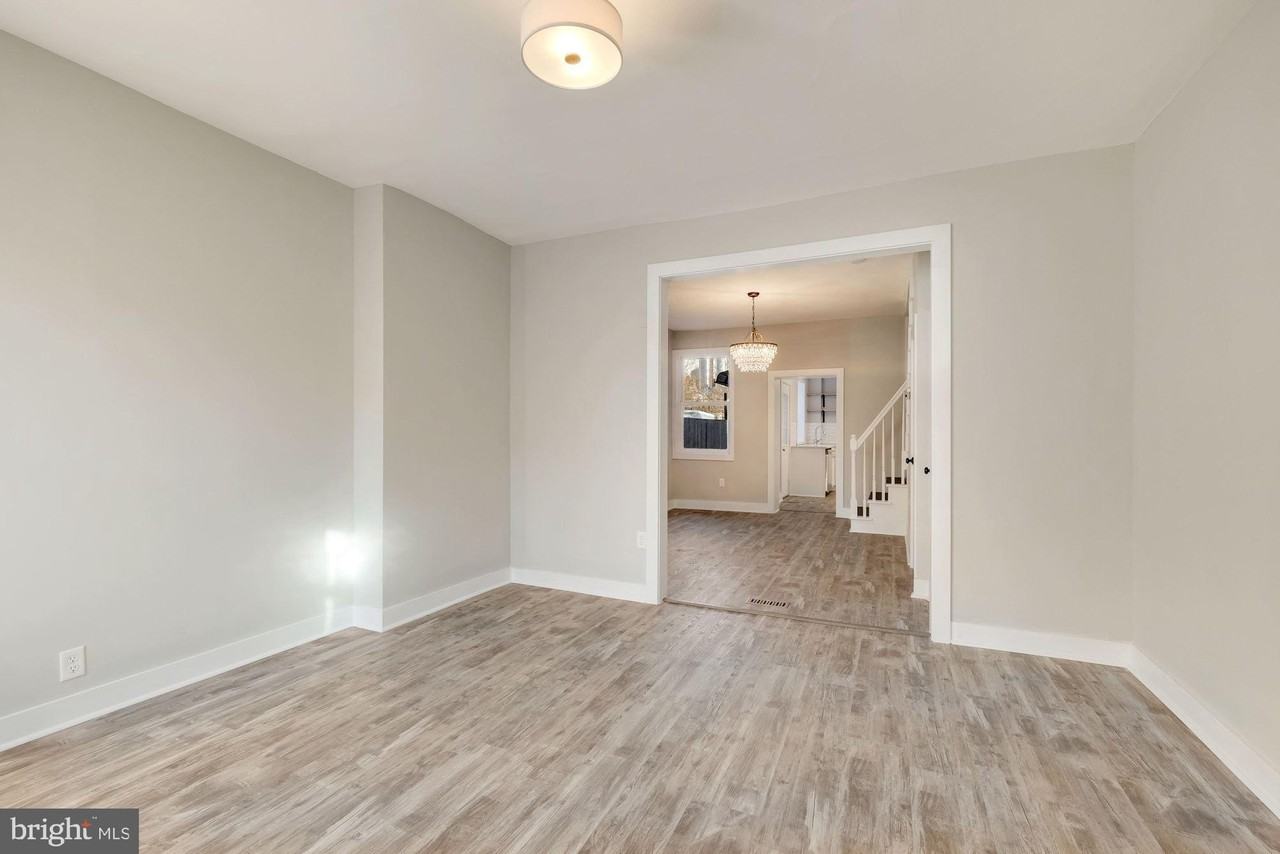 241 E 6th St - Photo 3 of 34