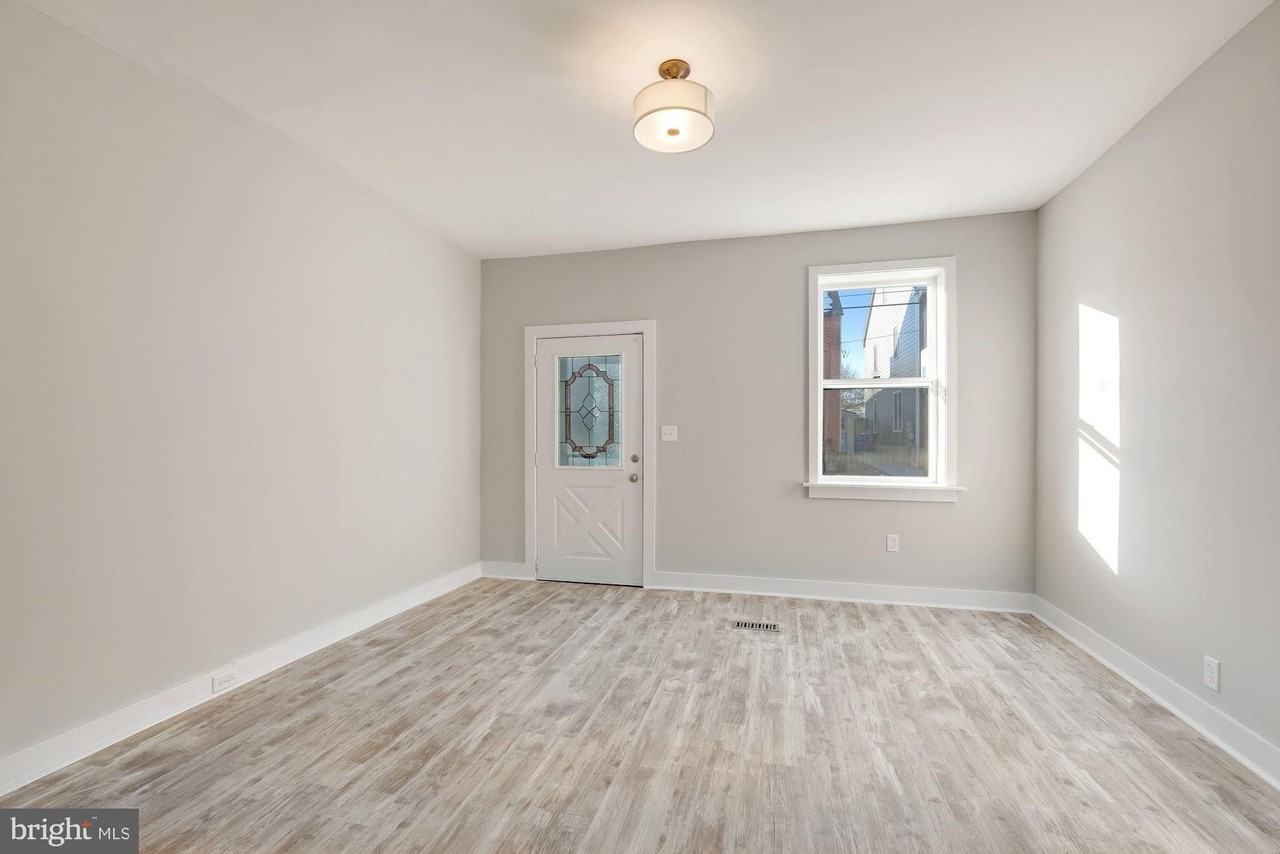 241 E 6th St - Photo 5 of 34