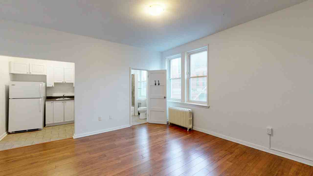 384 MacLaren St. - Photo 7 of 50