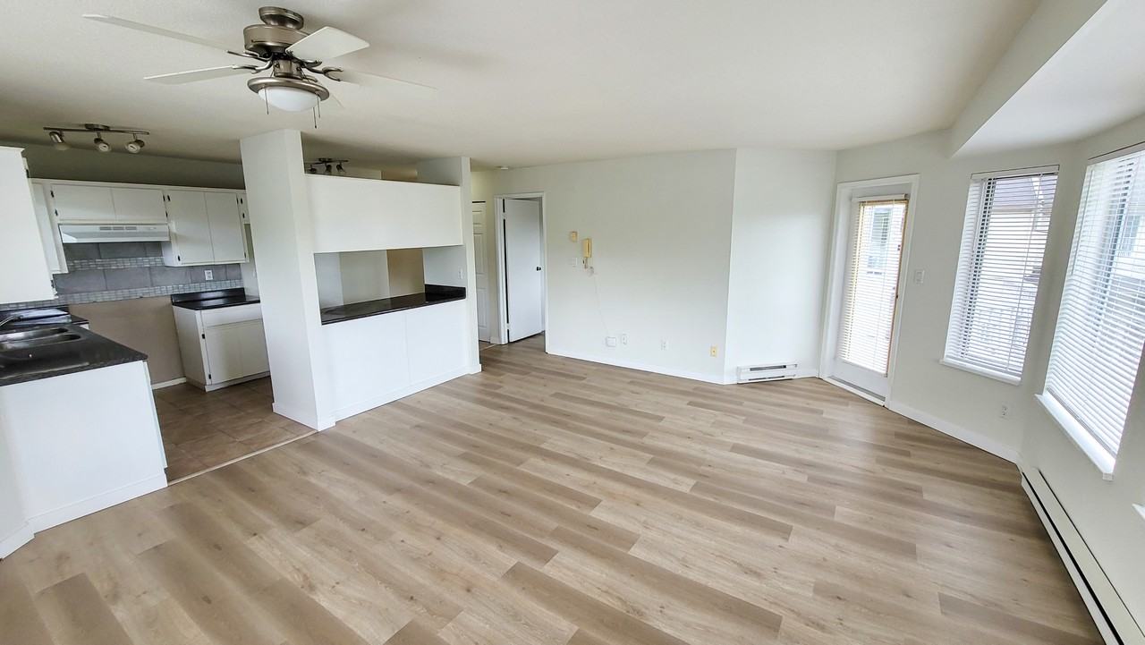 Bridgeport Manor - Photo 5 of 23