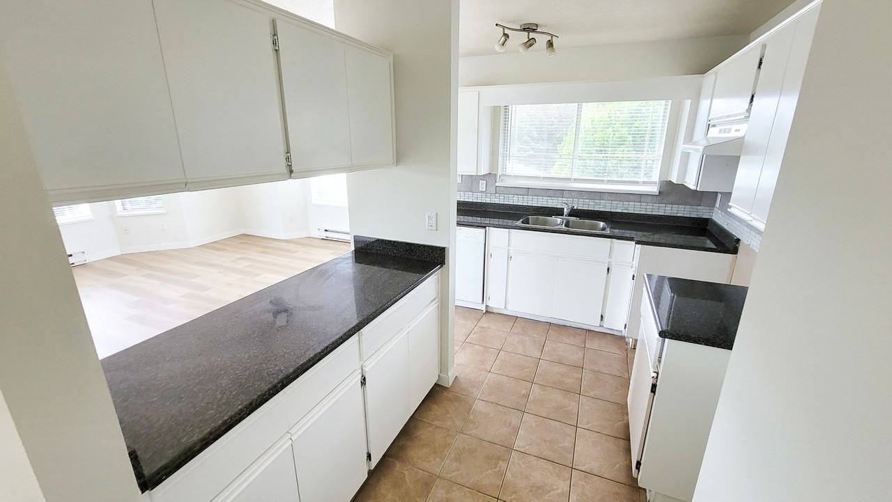 Bridgeport Manor - Photo 3 of 23