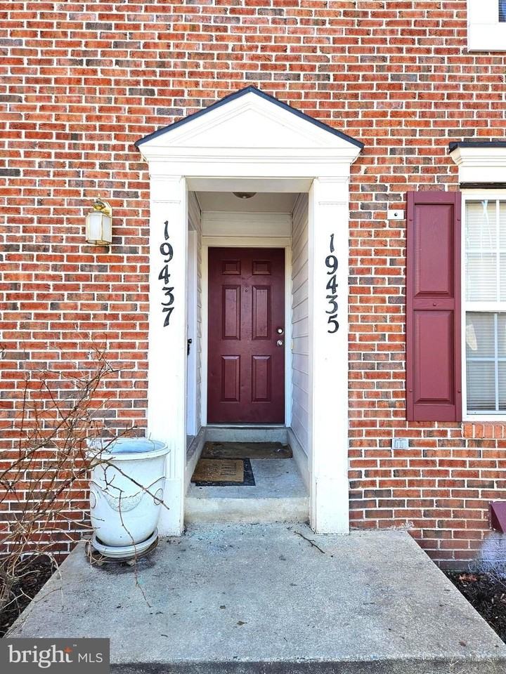 19437 Rayfield Dr - Photo 2 of 21