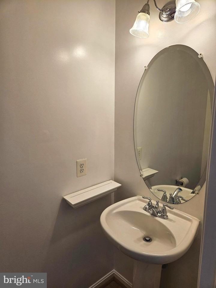 19437 Rayfield Dr - Photo 7 of 21