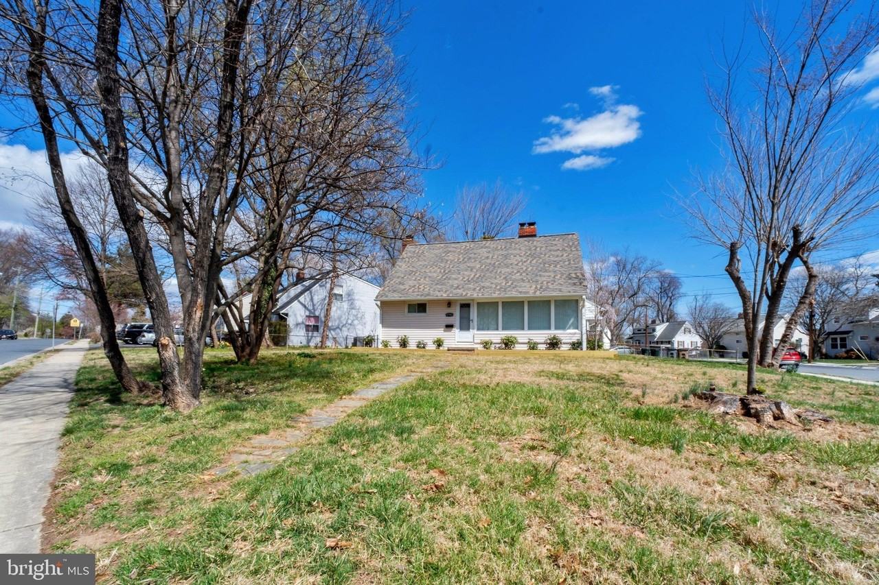 12901 Ardennes Ave - Photo 2 of 15