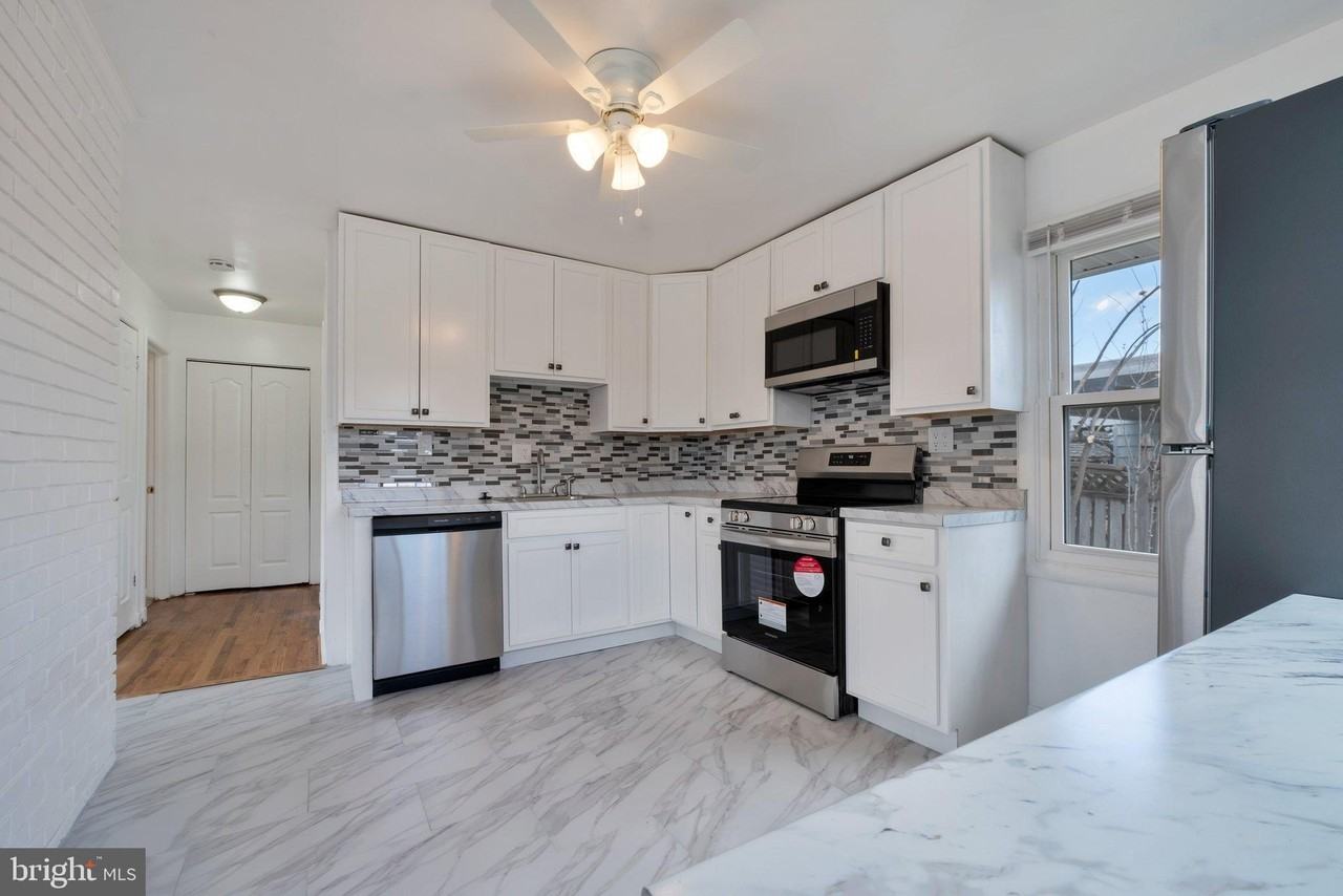 12901 Ardennes Ave - Photo 4 of 15