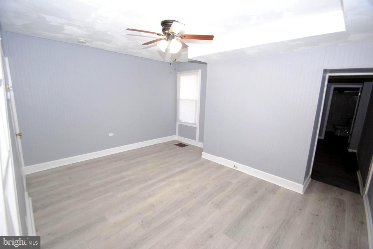 414 Lawrence St - Photo 3 of 15