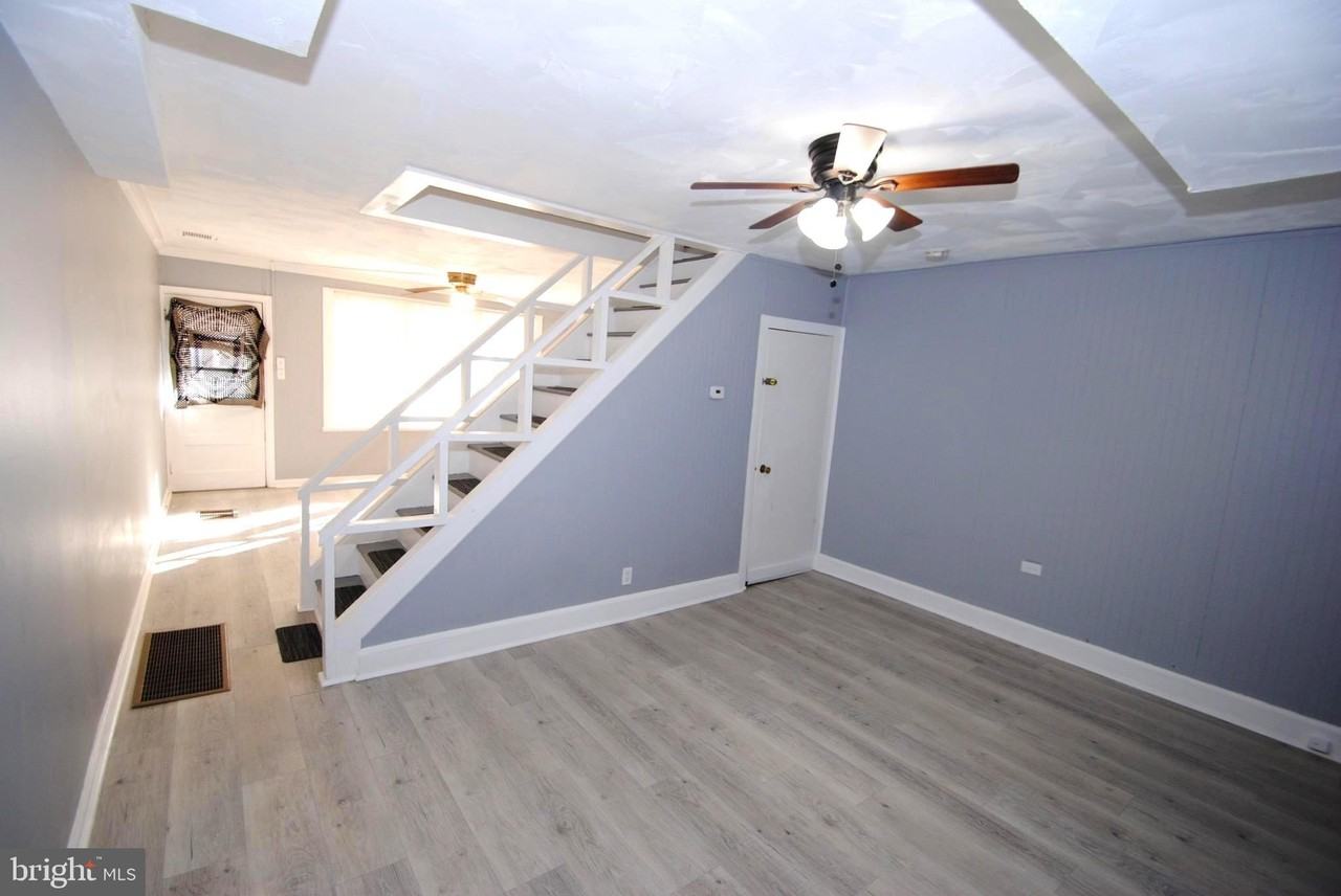 414 Lawrence St - Photo 4 of 15