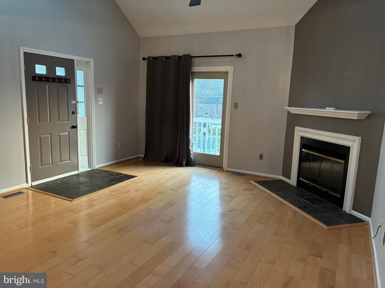 213 Park Place Dr Unit 213 - Photo 3 of 16