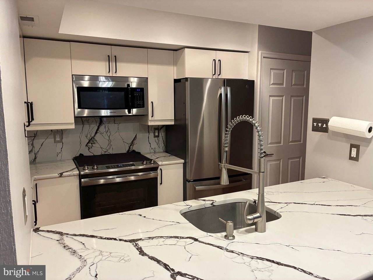 213 Park Place Dr Unit 213 - Photo 4 of 16