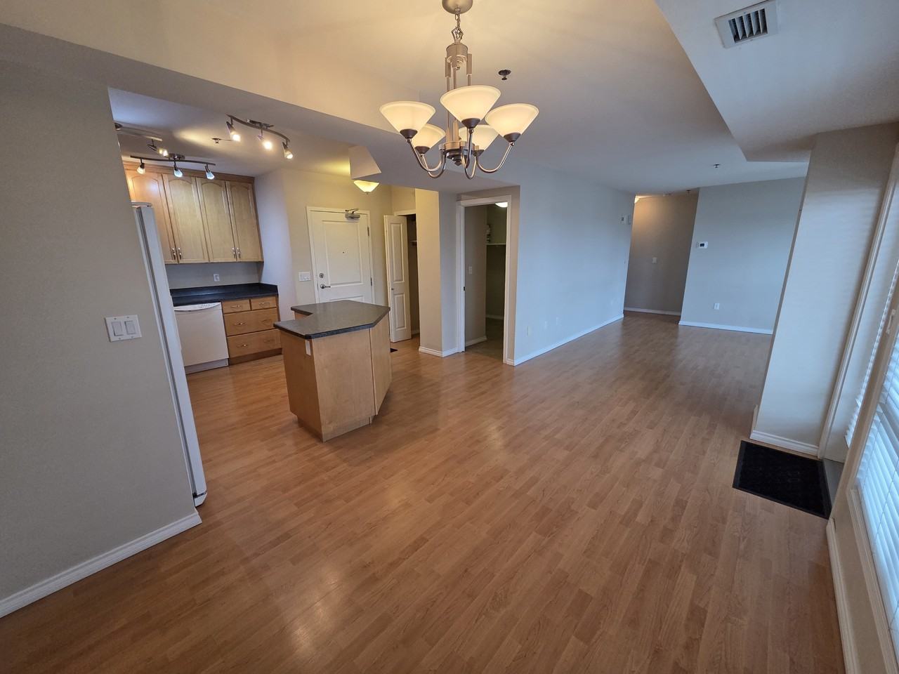 902 Spadina Crescent East - Photo 3 of 14