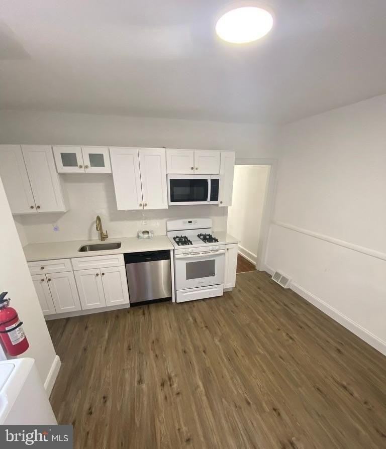 102 Chestnut St 2nd Fl - Photo 2 of 15