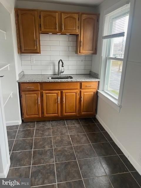 256 Wyoming Ave Apt B - Photo 3 of 11