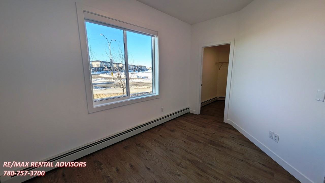 63 Corner Glen Cres Ne - Photo 6 of 14