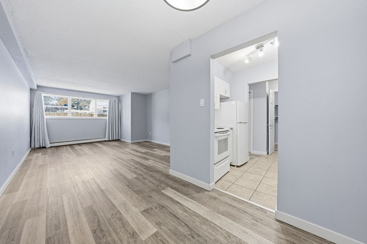 205 N - Photo 2 of 15