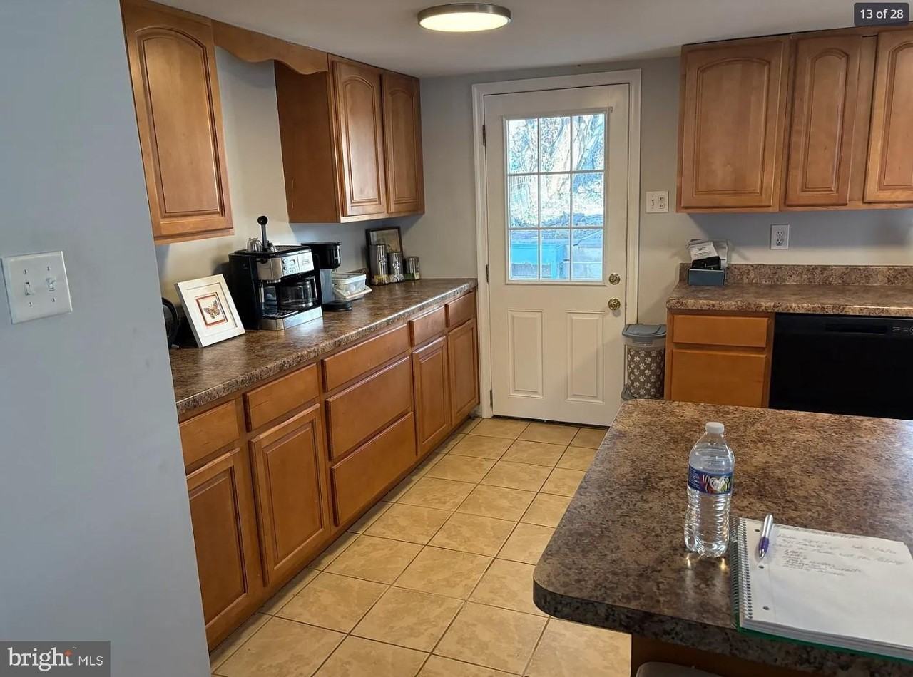 341 Emmett St - Photo 6 of 19