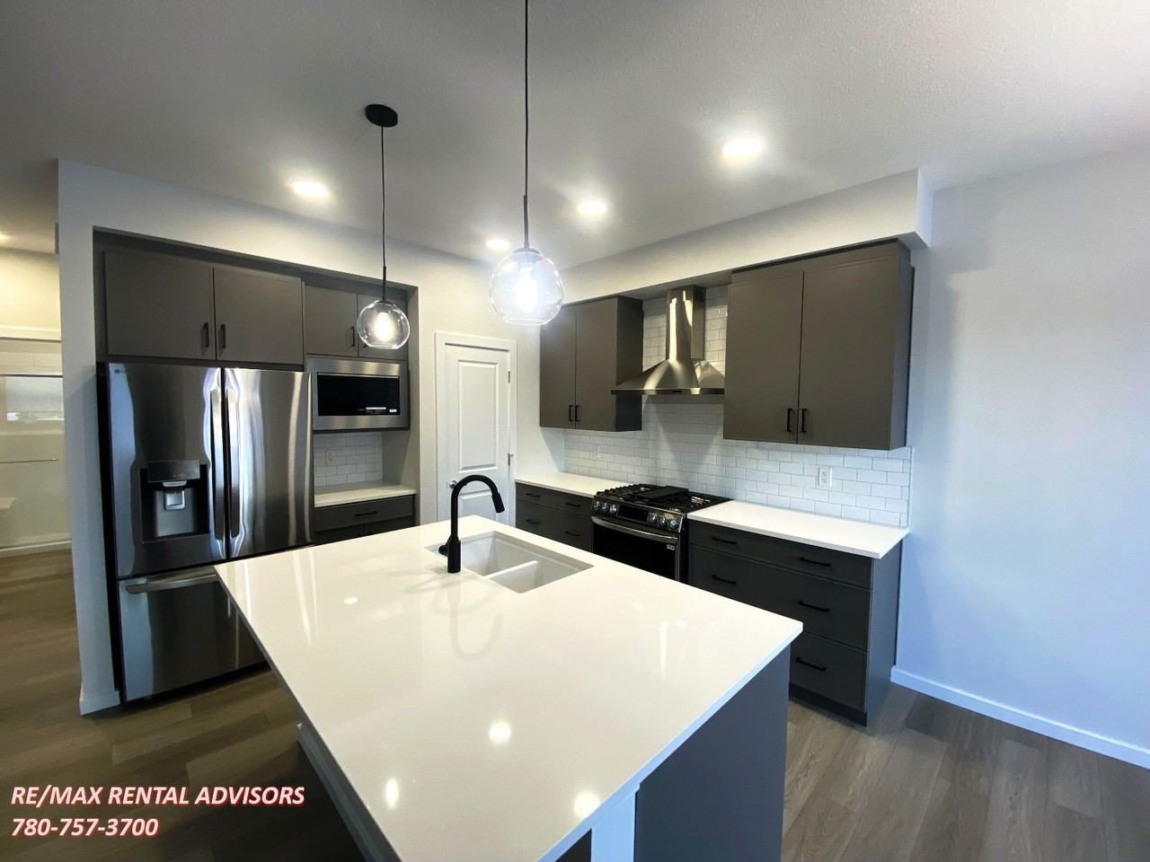 2127 Muckleplum Cres Sw - Photo 3 of 28