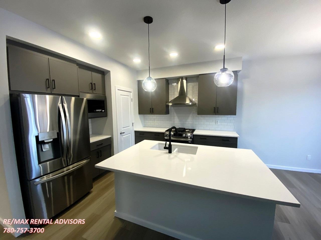 2127 Muckleplum Cres Sw - Photo 4 of 28