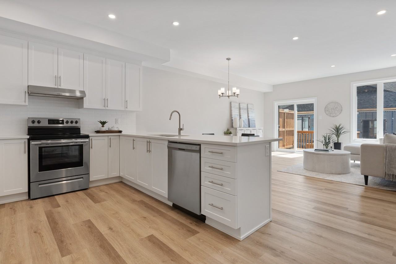 Attached Bungalow - Union - Photo 2 of 13