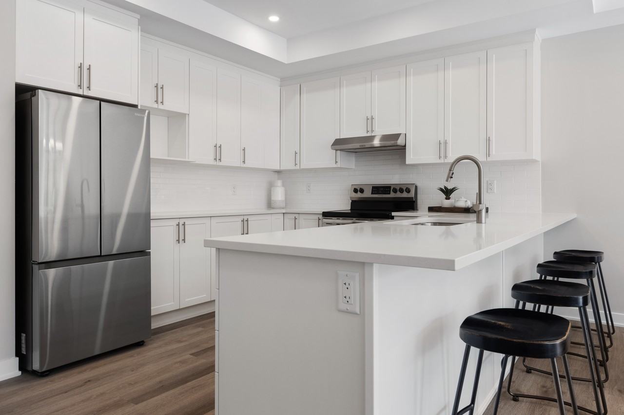 Attached Bungalow - Union - Photo 3 of 13