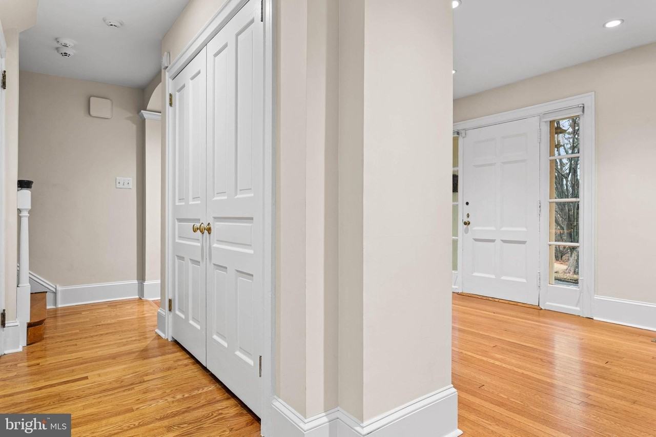 214 Roberts Rd - Photo 5 of 50