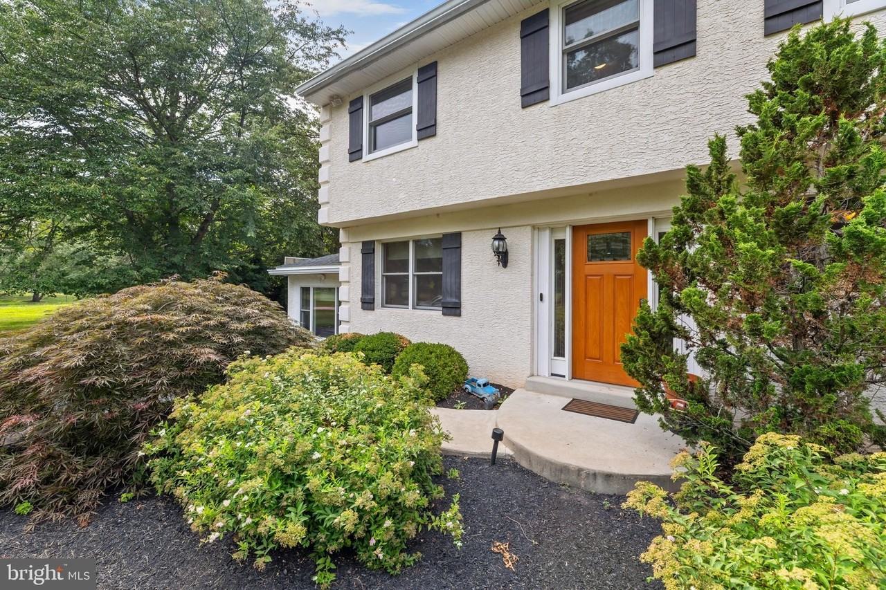 1621 Clearview Ave - Photo 2 of 31