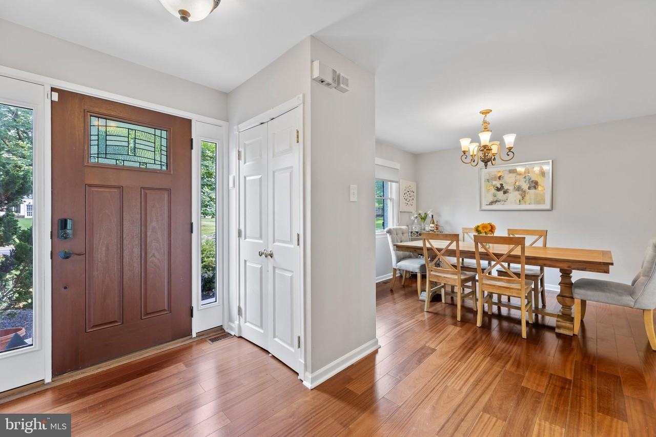 1621 Clearview Ave - Photo 3 of 31