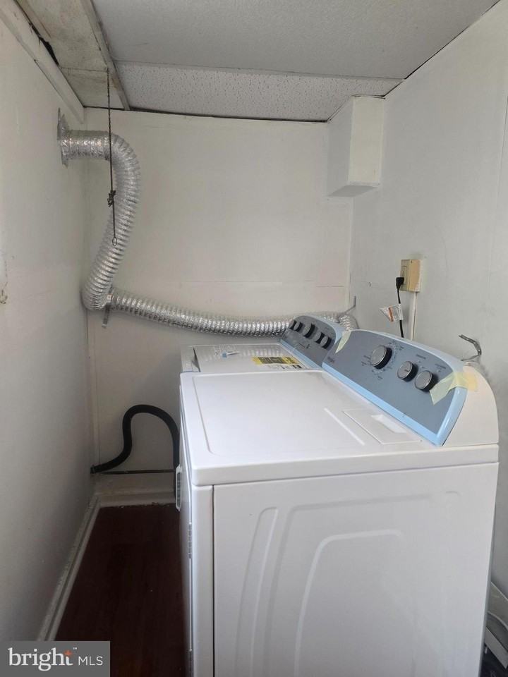 556 N Wanamaker St - Photo 5 of 10