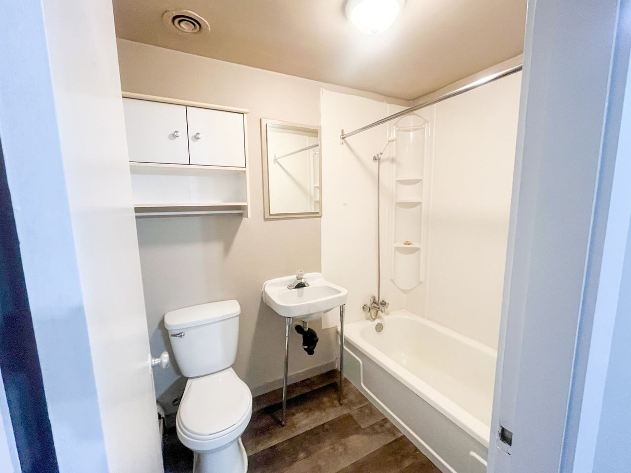 Victoria Apartments - Photo 7 of 12