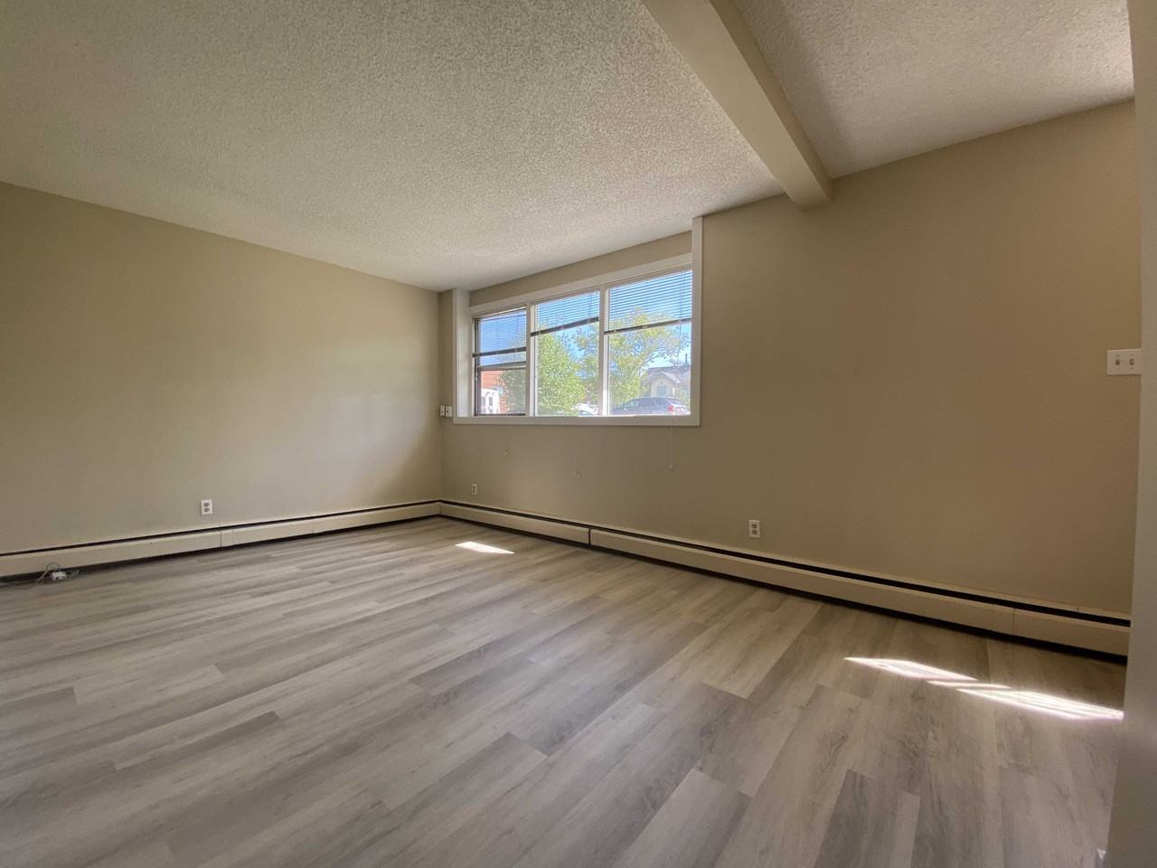 Centre Crescent Apartments 2 - Photo 5 of 12