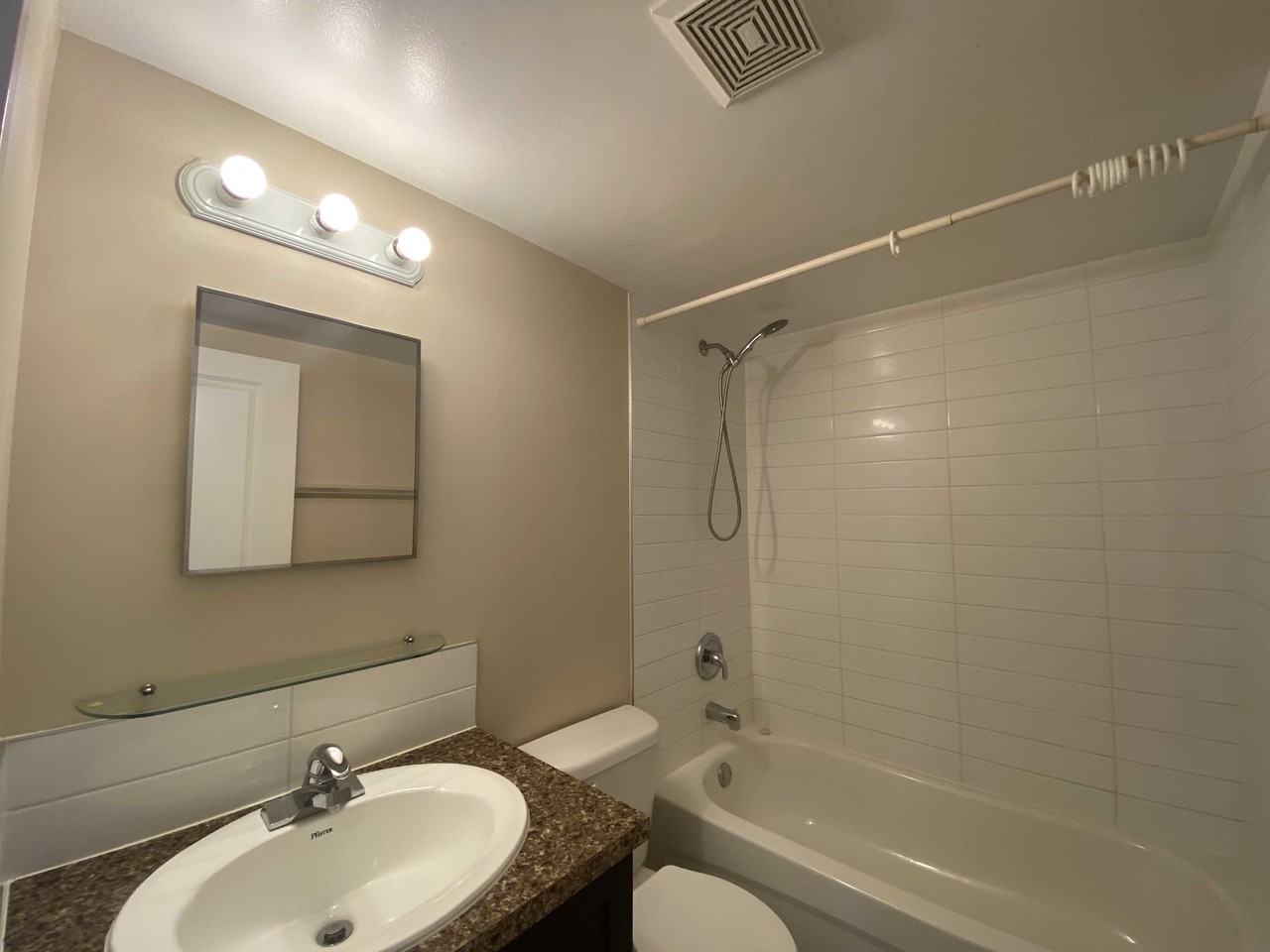 Centre Crescent Apartments 2 - Photo 7 of 12