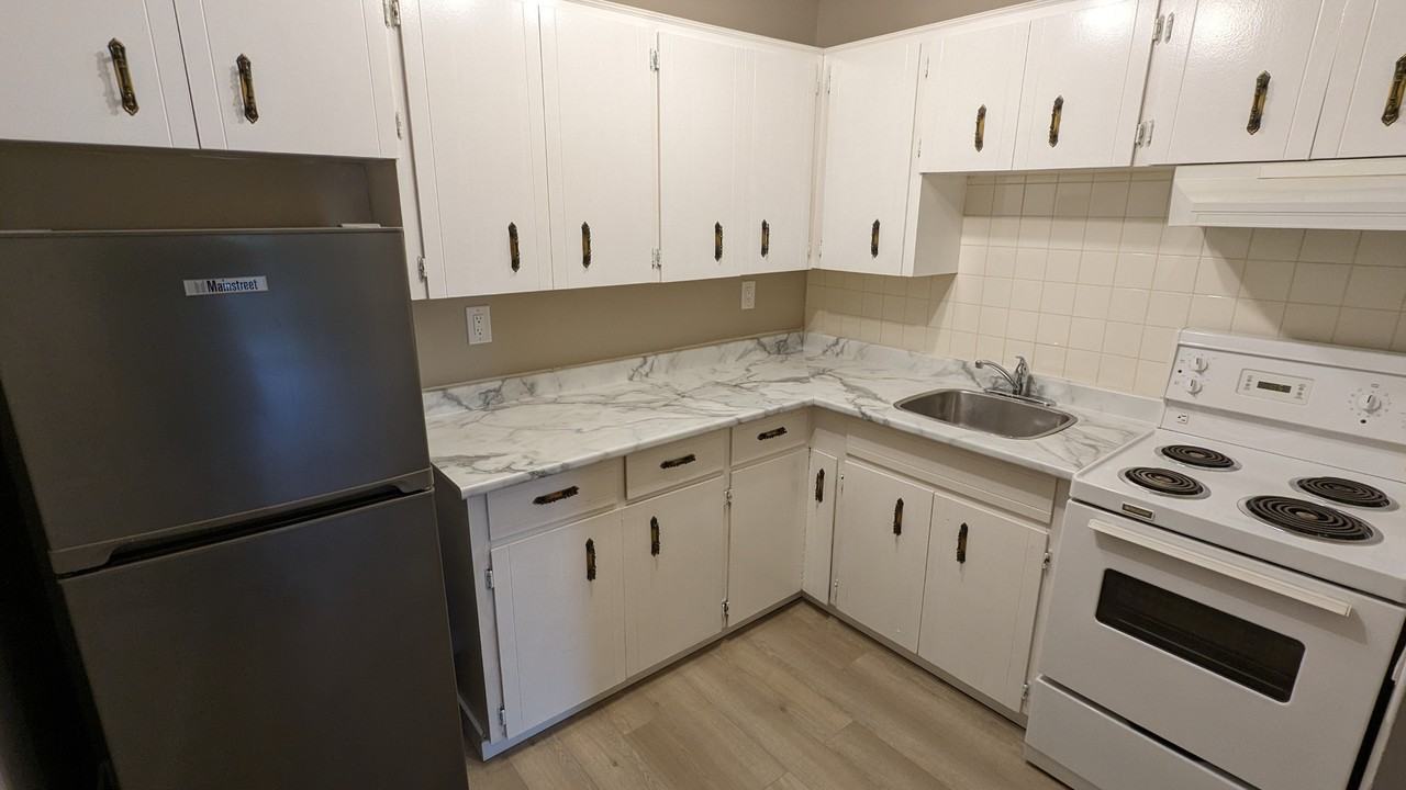Cheam View Apartments 1 - Photo 3 of 21