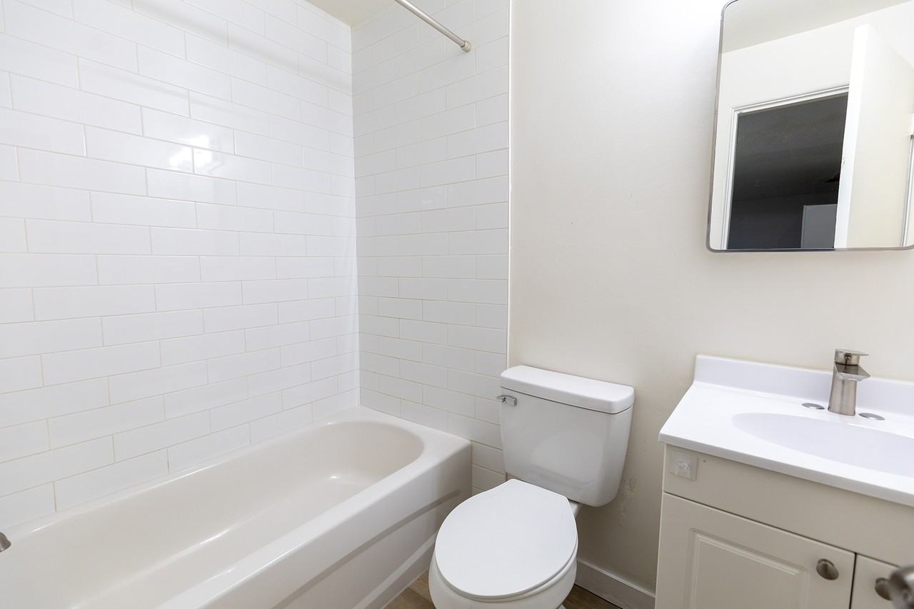 1711 Mount Royal Apartments - Photo 7 of 20