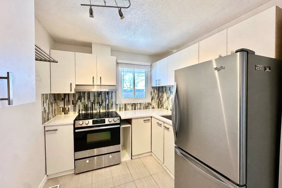 310 Woodfield Drive - Photo 5 of 14