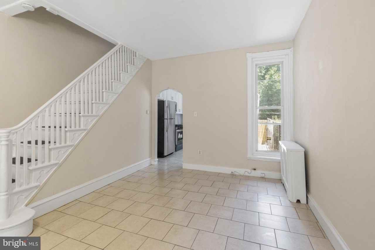 2323 E Cambria St - Photo 7 of 32