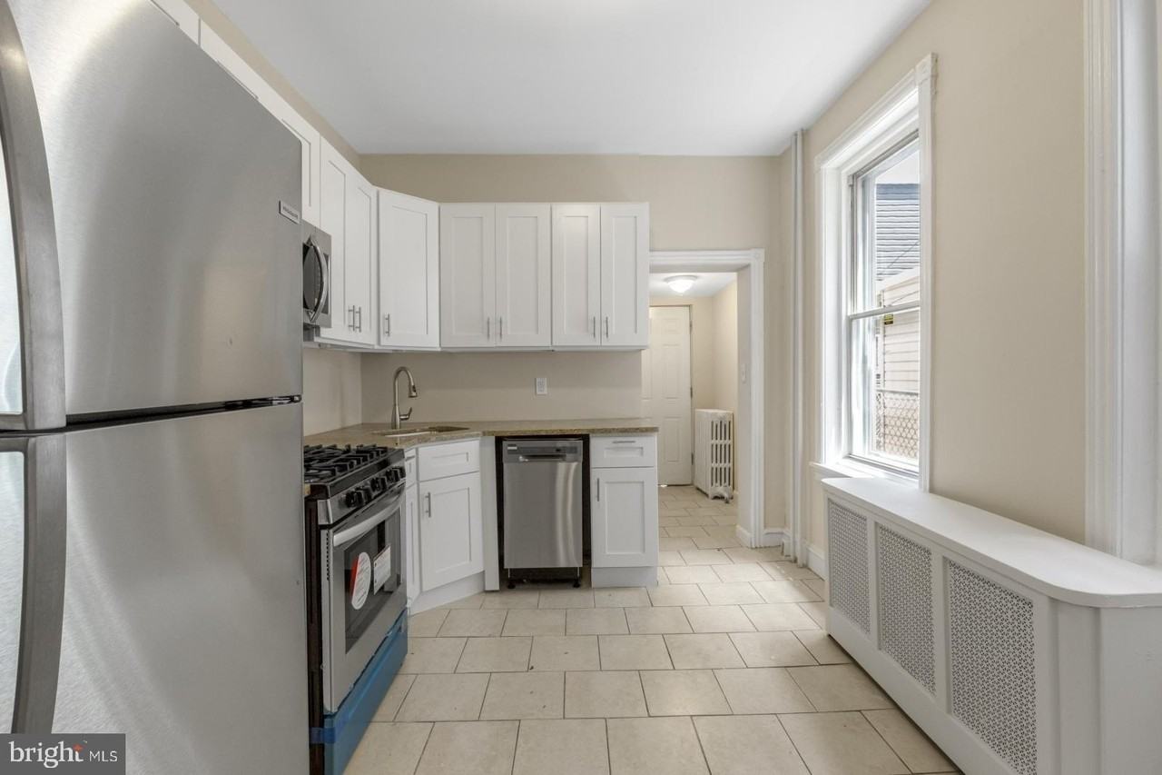 2323 E Cambria St - Photo 7 of 32