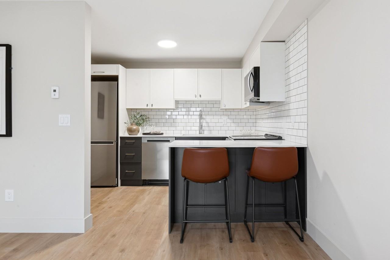 Rent On Oak - Photo 5 of 29