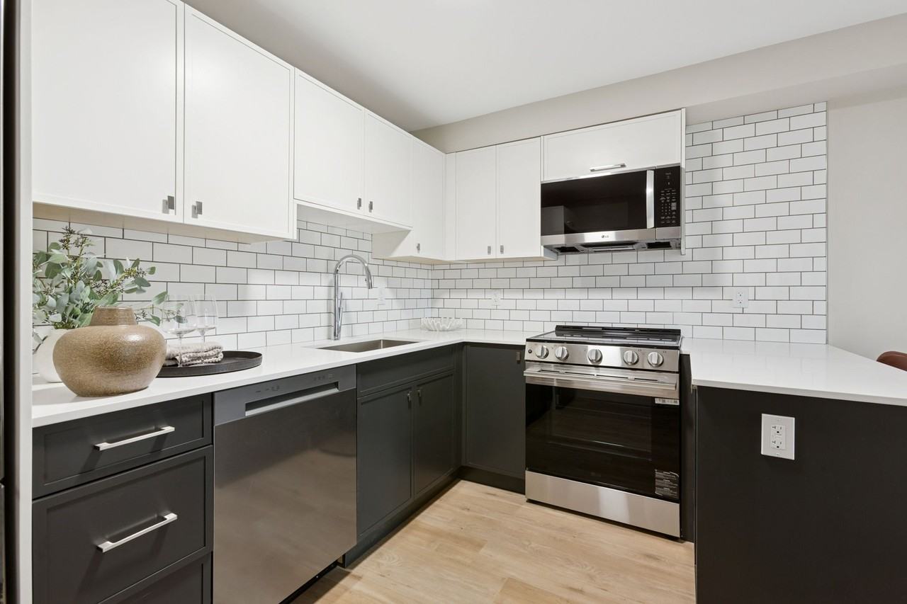 Rent On Oak - Photo 6 of 29