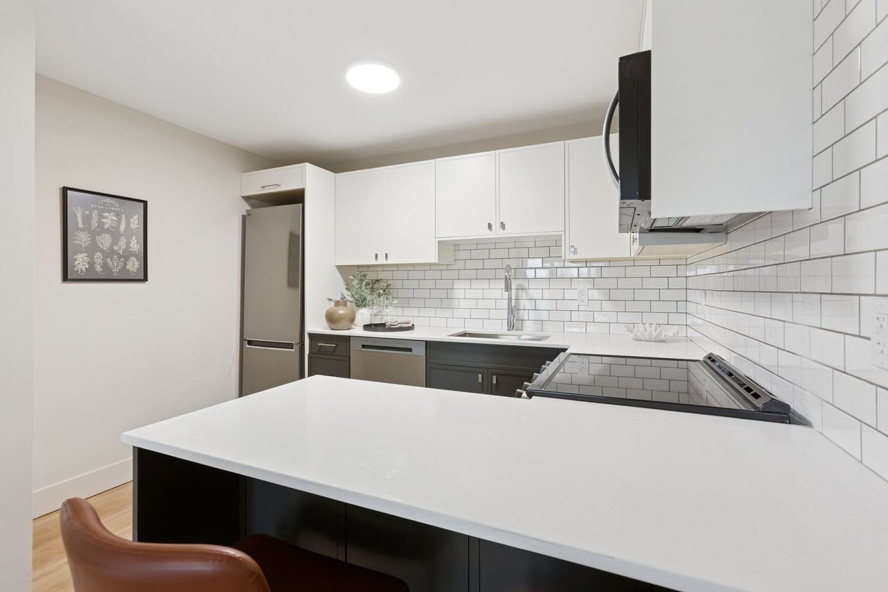 Rent On Oak - Photo 7 of 29