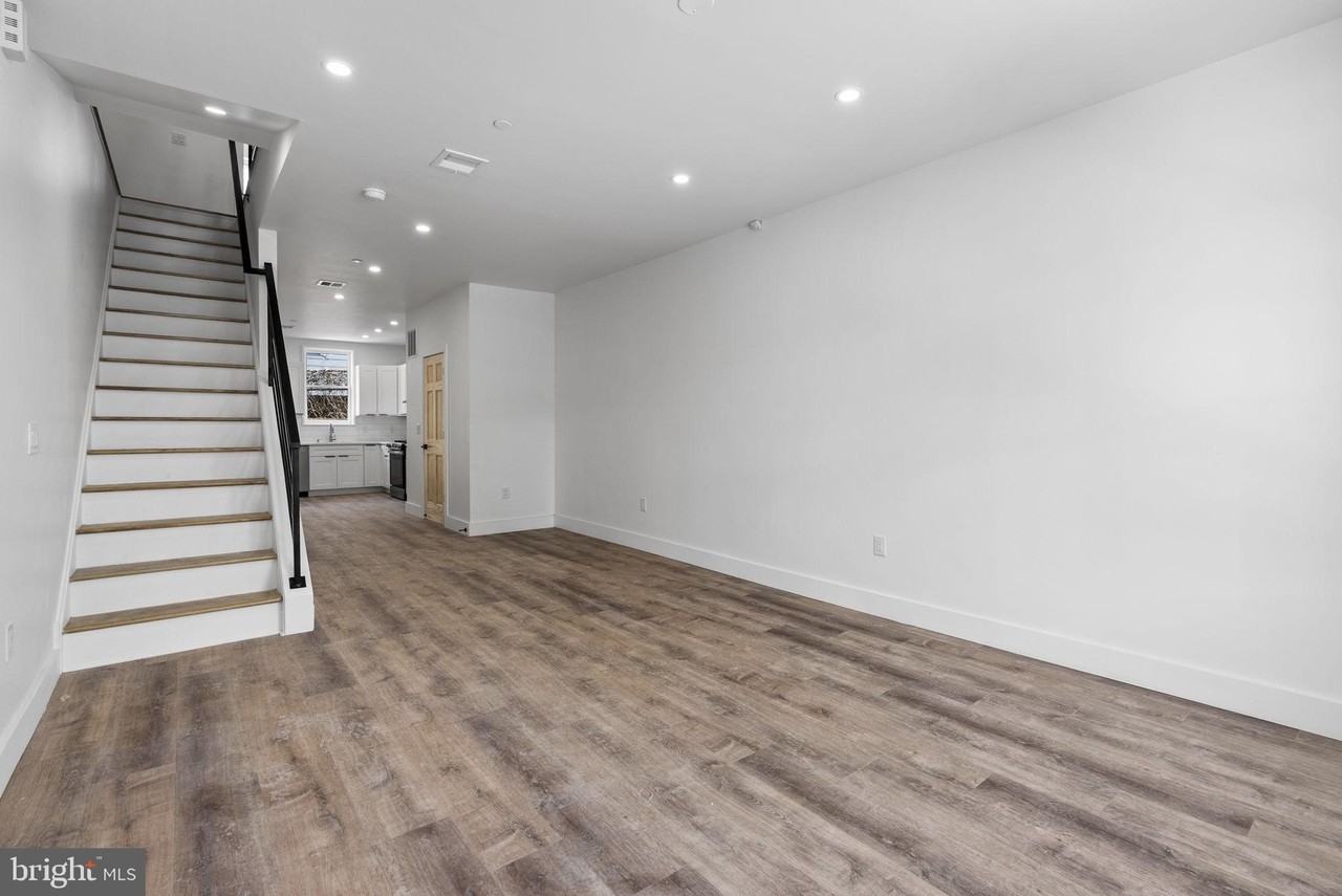 458 W Earlham Ter - Photo 7 of 36