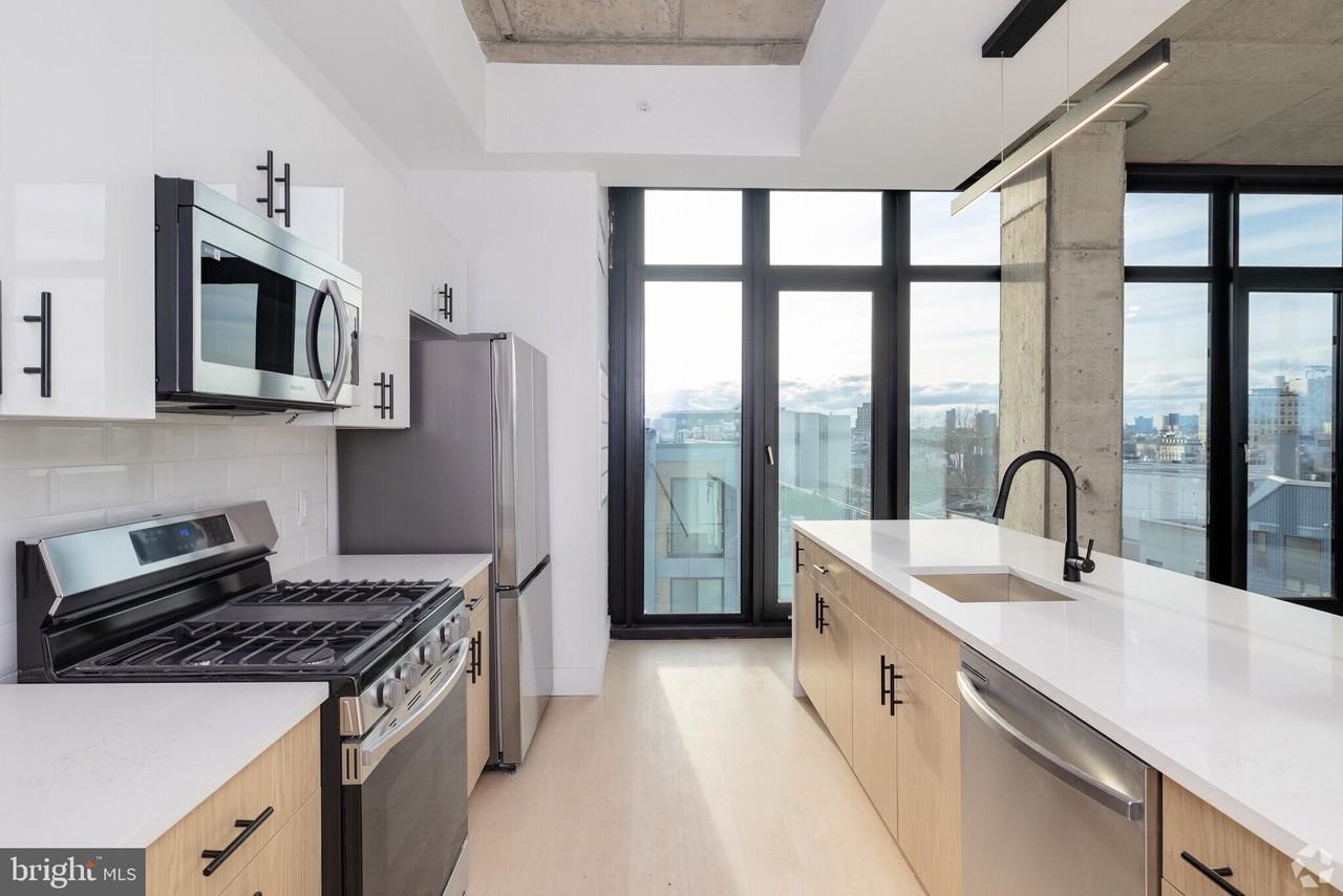 1222 N 2nd St Apt 404 - Photo 2 of 37