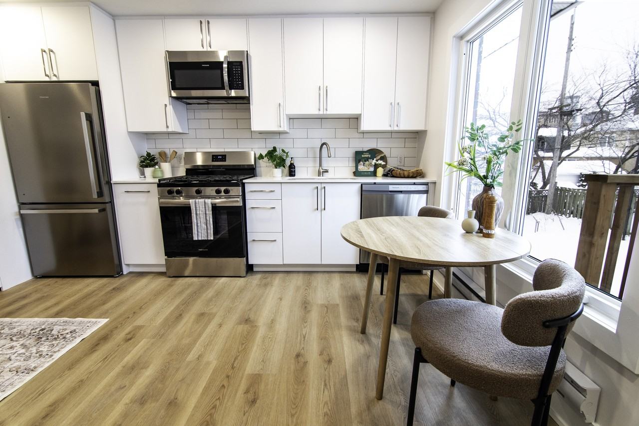 142 Living - Photo 2 of 10