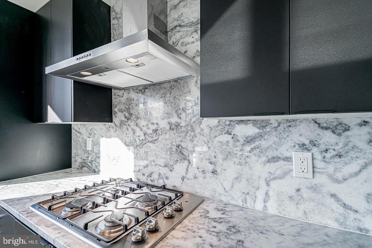 526 Brown St Apt 206 - Photo 2 of 27