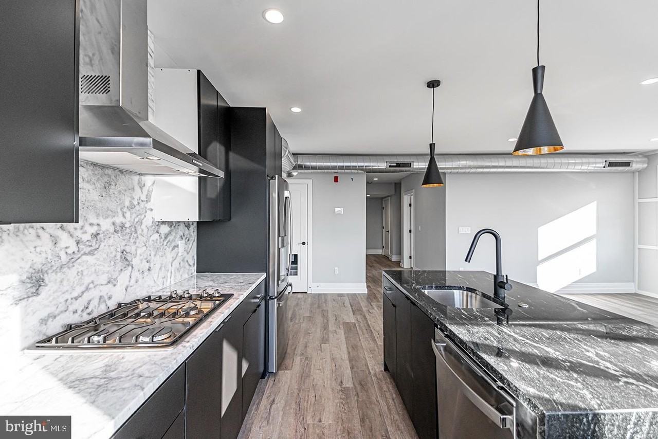 526 Brown St Apt 206 - Photo 4 of 27